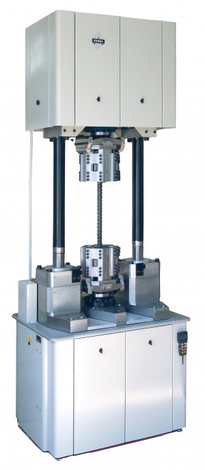 Магнитно-резонансная машина - RUMUL Testronic 700 кН